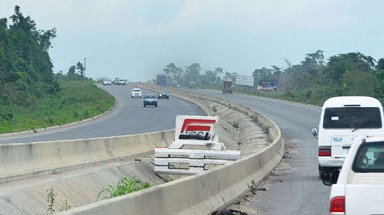 22 Escape Death In Lagos-Ibadan Highway Crash